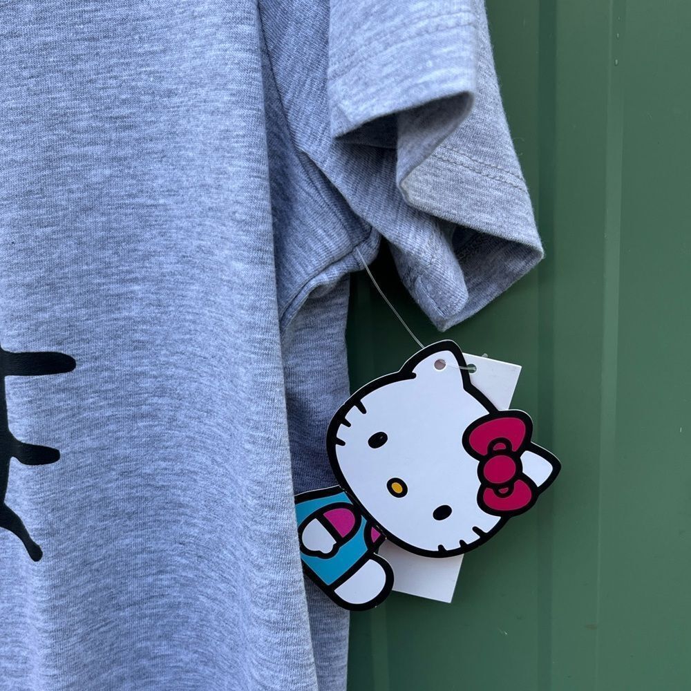 Women's Maternity Hello Kitty Graphic T-Shirt with Short Sleeves Size M - Picture 3 of 8